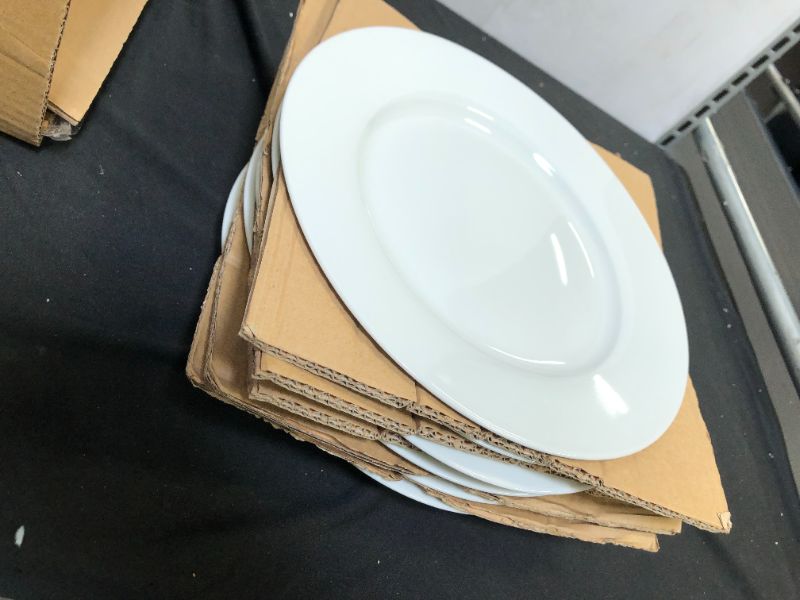 Photo 2 of Amazon Basics 6-Piece White Dinner Plate Set 10.5-Inches



