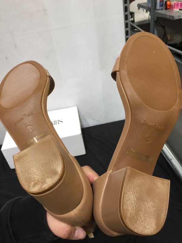 Photo 1 of DREAM PAIRS WOMENS LOW CHUNK HEEL NUDE
SIZE 9.5
