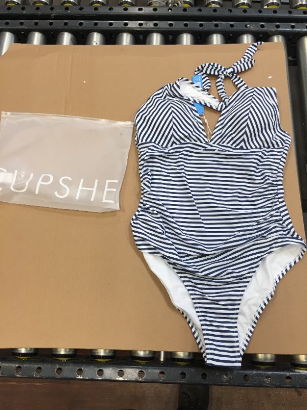 Photo 1 of CUPSHE Bathing Suit Size Medium One Piece