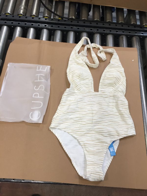 Photo 1 of CUPSHE Bathing Suit Size Medium One Piece