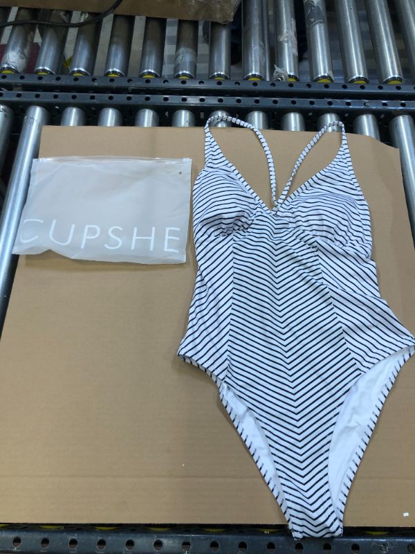 Photo 1 of CUPSHE Bathing Suit Size Medium One Piece