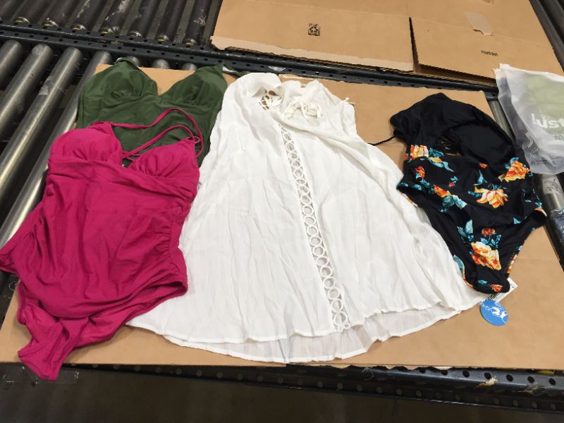 Photo 1 of ASSORTED WOMEN'S CLOTHING
(( ALL  MEDIUM ))