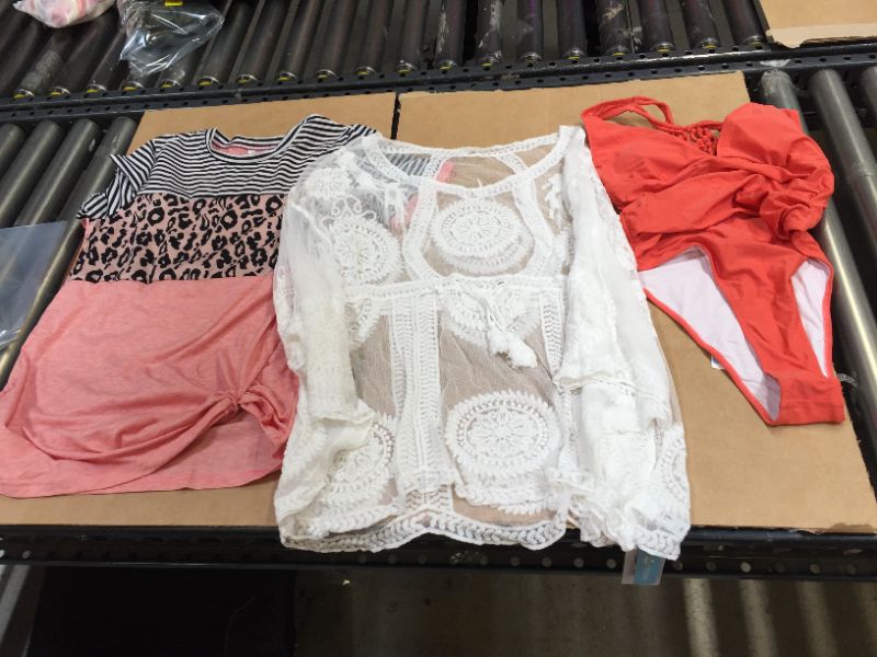 Photo 1 of ASSORTED WOMEN'S CLOTHING
(( ALL  MEDIUM ))