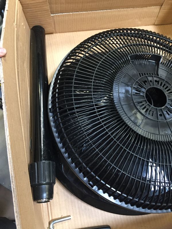 Photo 6 of Black & Decker BFSR16B 16" Stand Fan, with Remote