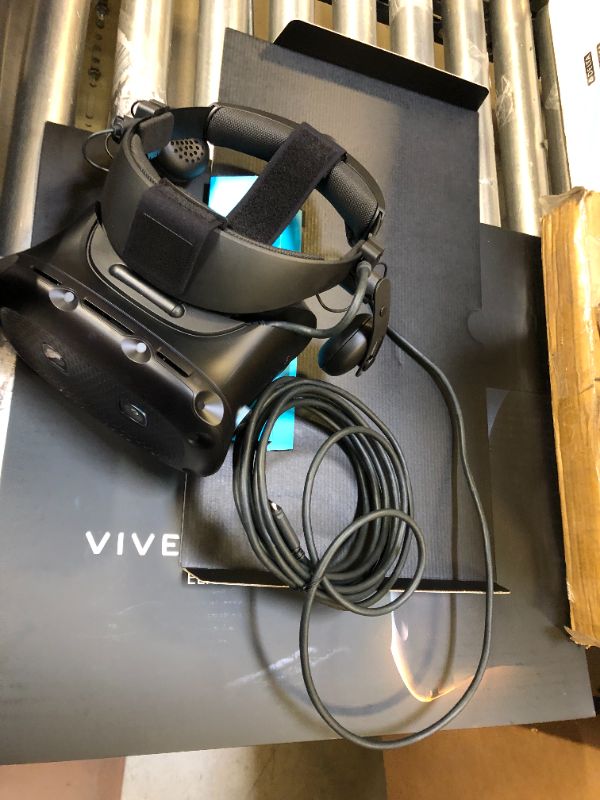 Photo 9 of HTC Vive Cosmos Elite VR Headset