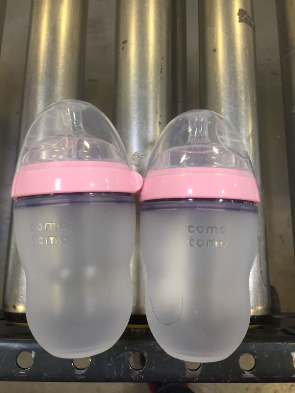 Photo 2 of Comotomo Natural Flow Baby Bottle Colic Prevention 2-Pack Pink 250 ML
