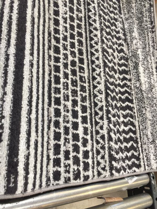 Photo 2 of 8'X10' BLACK AND WHITE PATTERN RUG