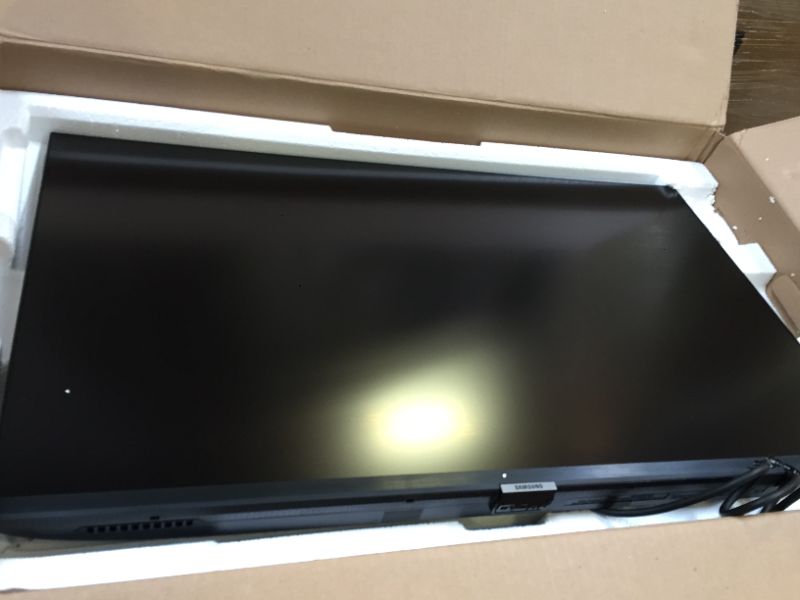 Photo 1 of SAMSUNG 32” M7 Smart Monitor & Streaming TV, 4K UHD, Adaptive Picture, Ultrawide Gaming View, Watch Netflix, HBO, Prime Video, Apple Airplay, Alexa,Built In Speakers, Remote,USB-C,LS32AM702UNXZA,Black. SELLING FOR PARTS.
