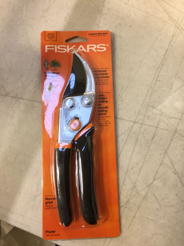 Photo 2 of Fiskars 85419 Bypass Hand Pruner