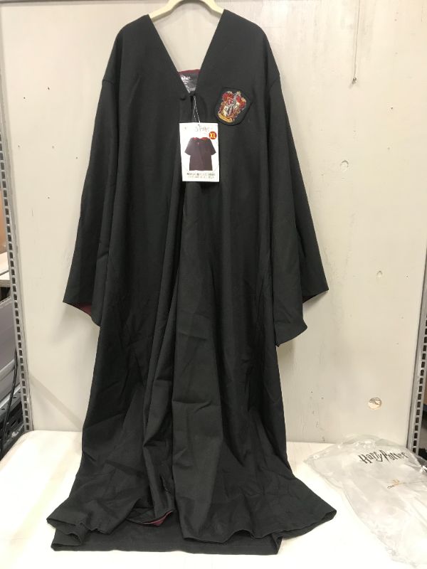 Photo 2 of Cinereplicas Harry Potter - Adult Hogwarts Robe Gryffindor 
Size: XL