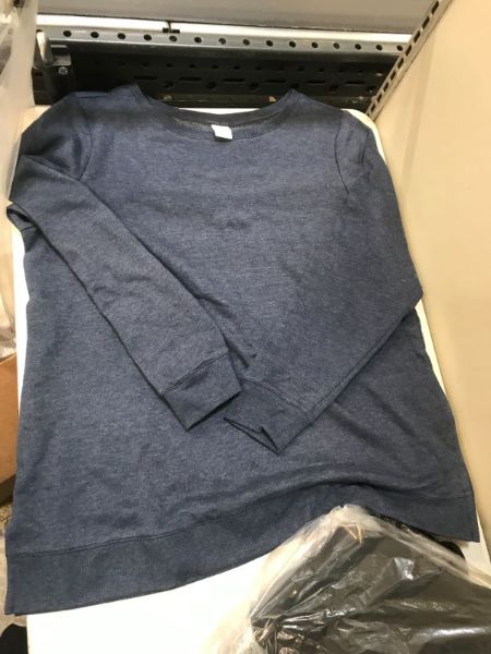 Photo 2 of Amazon Essentials Men's Fleece Crewneck Sweatshirt
Size: XL
Color: Blue