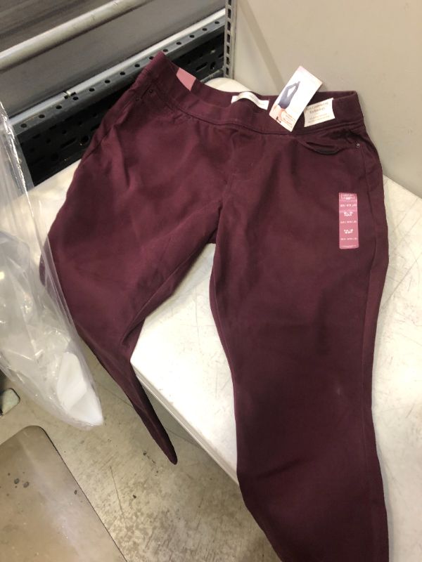 Photo 3 of Signature by Levi Strauss & Co. Gold Label Women's Totally Shaping Pull-on Skinny Jeans
BURGUNDY SIZE 20S W35 L28