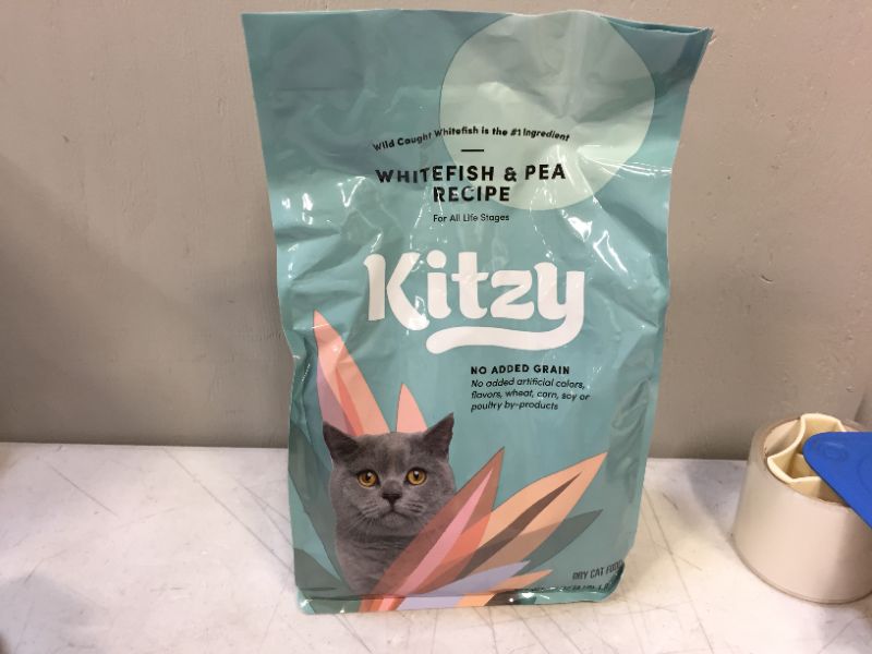 Photo 2 of Amazon Brand – Kitzy Dry Cat Food, No Added Grains (Turkey/Whitefish & Pea Recipe)
