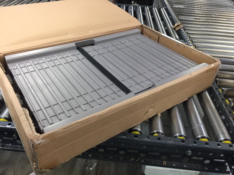 Photo 1 of Amazon Basics Plastic Pet Ramp
