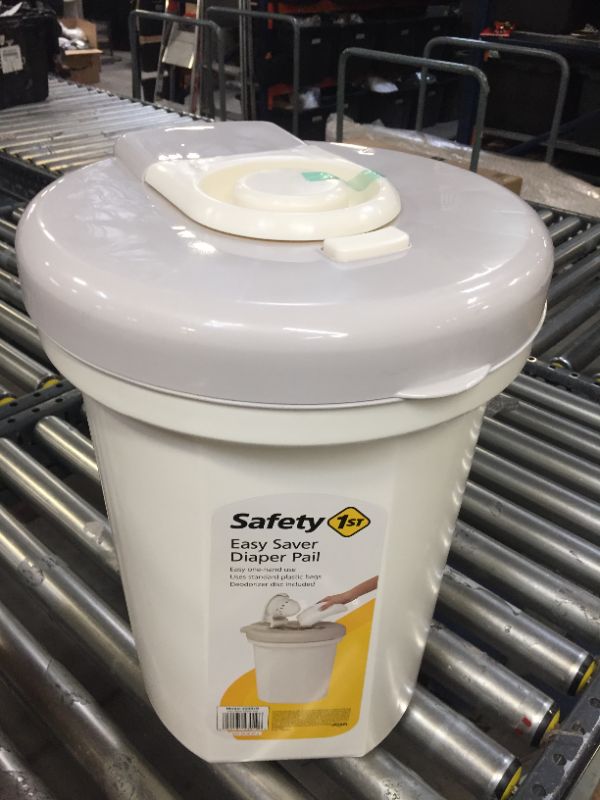 Photo 3 of Safety 1st Easy Saver Diaper Pail