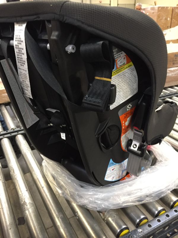 Photo 4 of Graco Baby Extend2Fit Convertible Car Seat