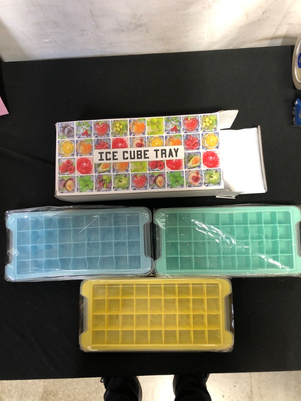 Photo 1 of 3 pack of ice cube trays