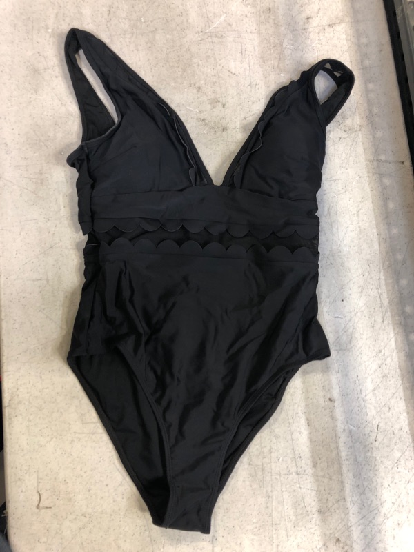 Photo 2 of CUPSHE Solid Black V-Neck One Piece Swimsuit. Medium
