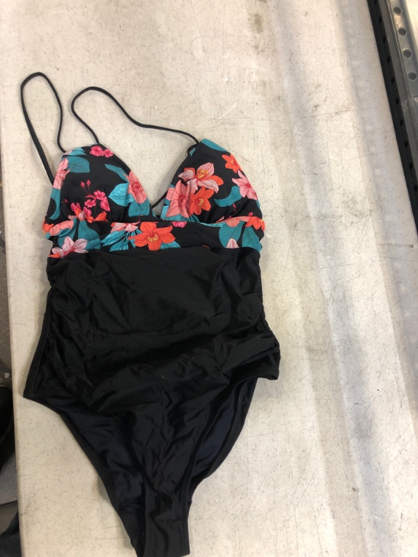 Photo 1 of Cupshe Maya Floral O-Ring Criss Cross One Piece Swimsuit. Medium
