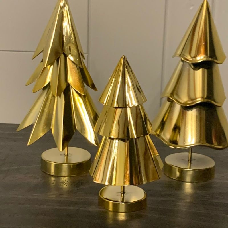 Photo 1 of 22 PIECE Target Bullseye Gold Metal Christmas Tress

