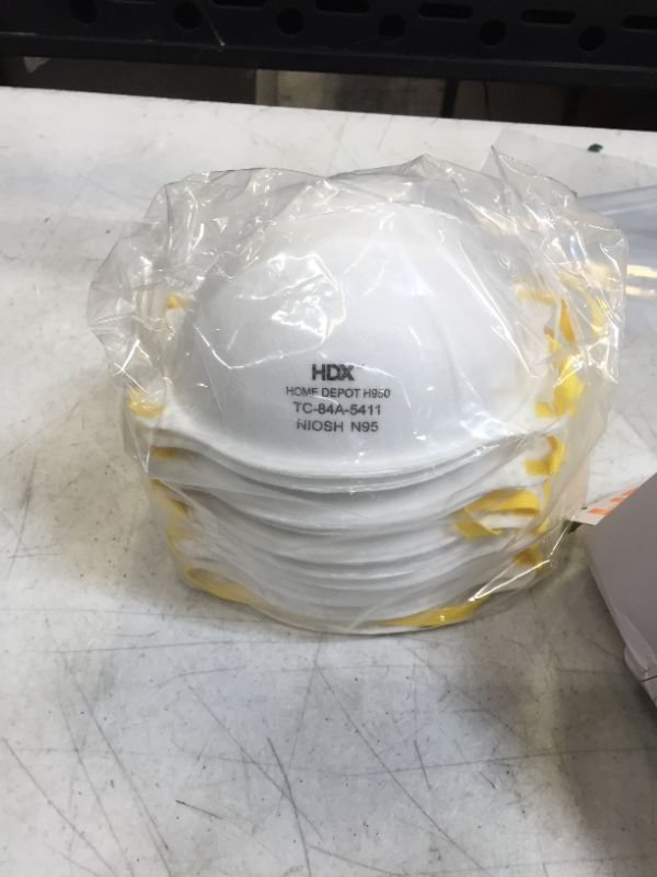 Photo 2 of HDX N95 Respirator Masks M/L (10-Pack), White
