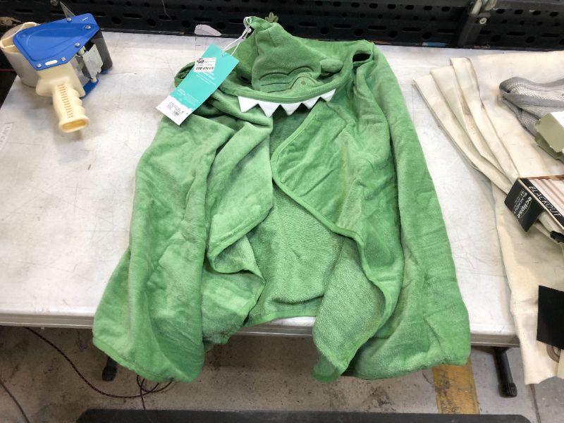 Photo 1 of Alligator Hooded Bath Towel Green - Pillowfort