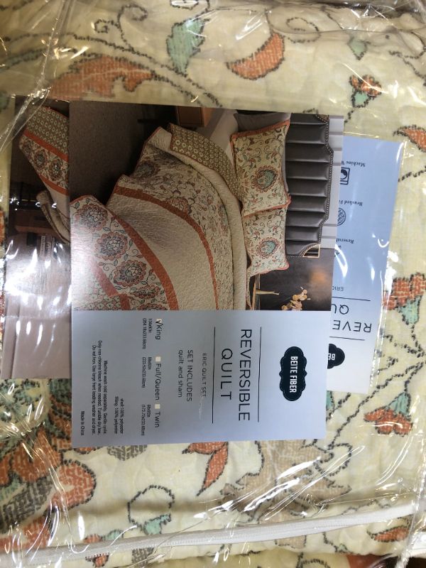 Photo 3 of Beiti Reversible Comforter King Size with Pillow Cases