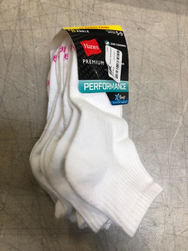 Photo 1 of Hanes Performance Women's Cushioned 8pk Ankle Athletic Socks White 5-9
