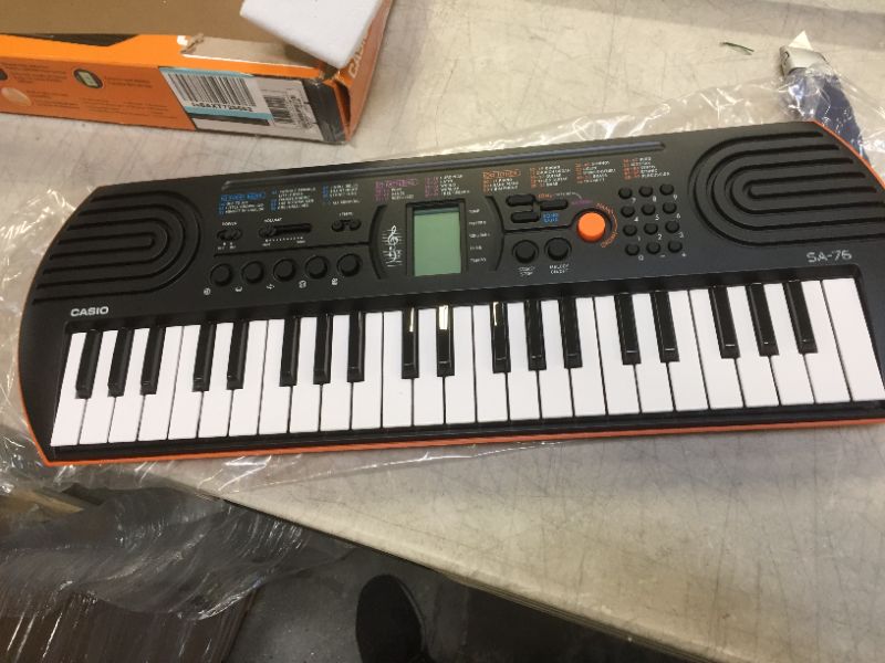 Photo 2 of Casio SA-76 Portable Arranger Keyboard
