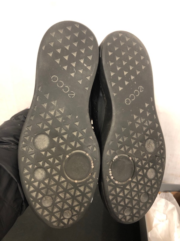 Photo 2 of ECCO Women's LASER CUT Sneaker. SIZE 38