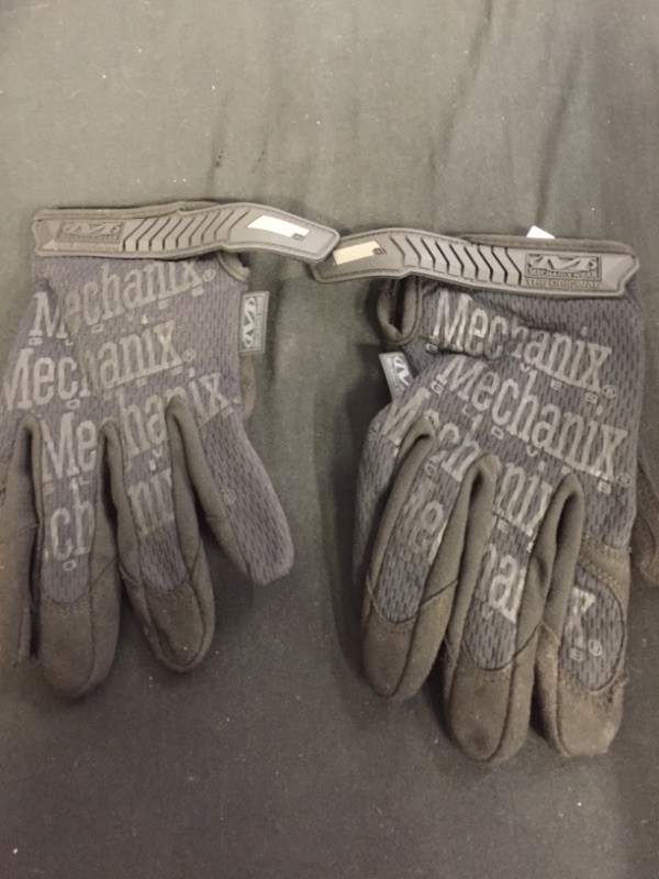 Photo 2 of Mechanix Wear: The Original® Covert Tactical Work Gloves (Medium, All Black)