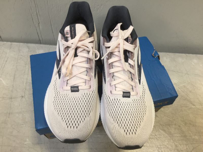 Photo 3 of Brookes Women's Running Shoes Size 9.5