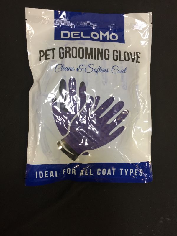 Photo 2 of  Delomo Pet Grooming - gloves cleans and softens coat - factory sealed 