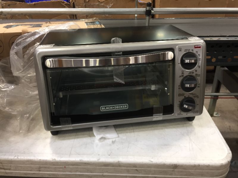 Photo 2 of Black & Decker 4-Slice Toaster Oven - To1313Sbd