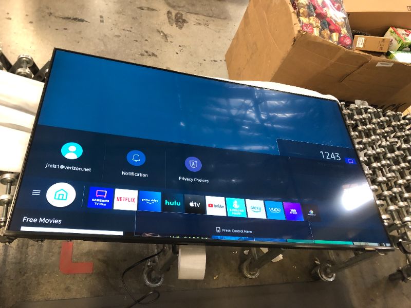 Photo 3 of 55" Class 8000 Series LED 4K UHD Smart Tizen TV
** OPEN BOX **