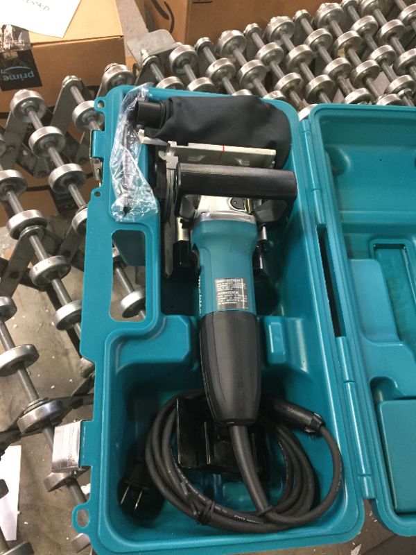 Photo 3 of Makita PJ7000 5.6 Amp 11,000 Rpm Slim Ergonomic Depth Adjusting Plate Joiner
