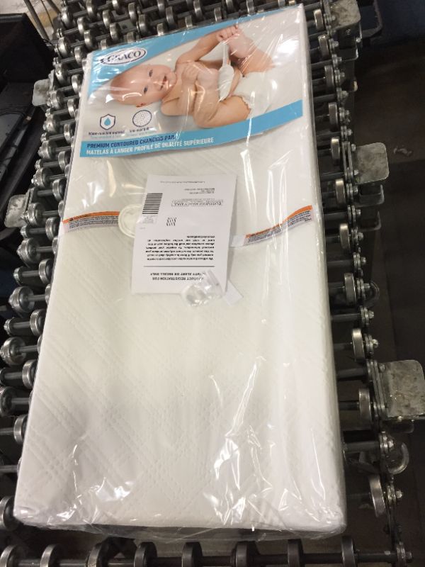 Photo 3 of Graco Premium Contoured Changing Pad