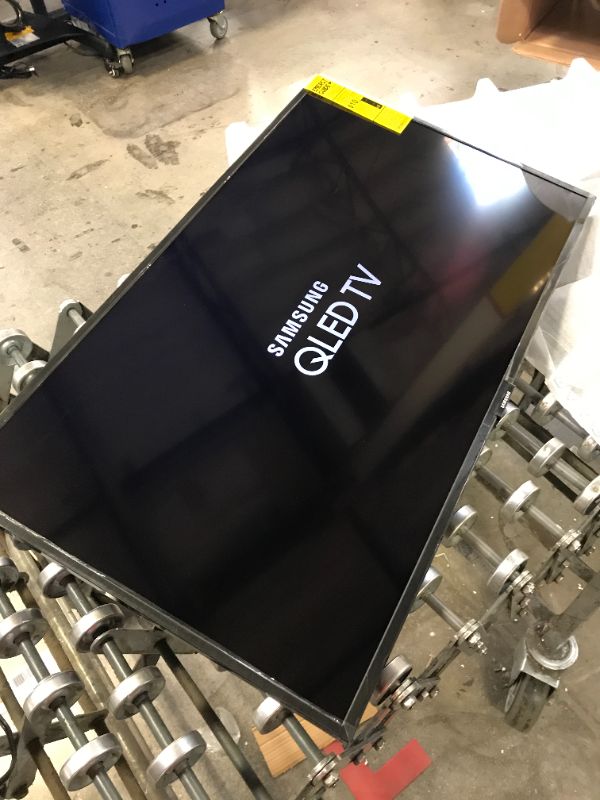 Photo 4 of SAMSUNG QN32Q50RAFXZA Flat 32" QLED 4K 32Q50 Series Smart TV (2019 model)

