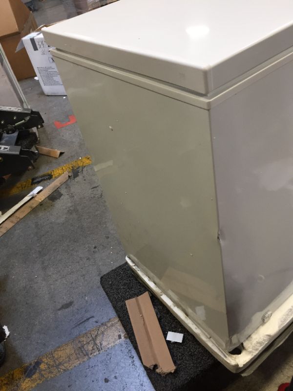 Photo 2 of ROVSUN BD-100 3.5/5.0 Cu Ft Chest Freezer with Storage Basket White
