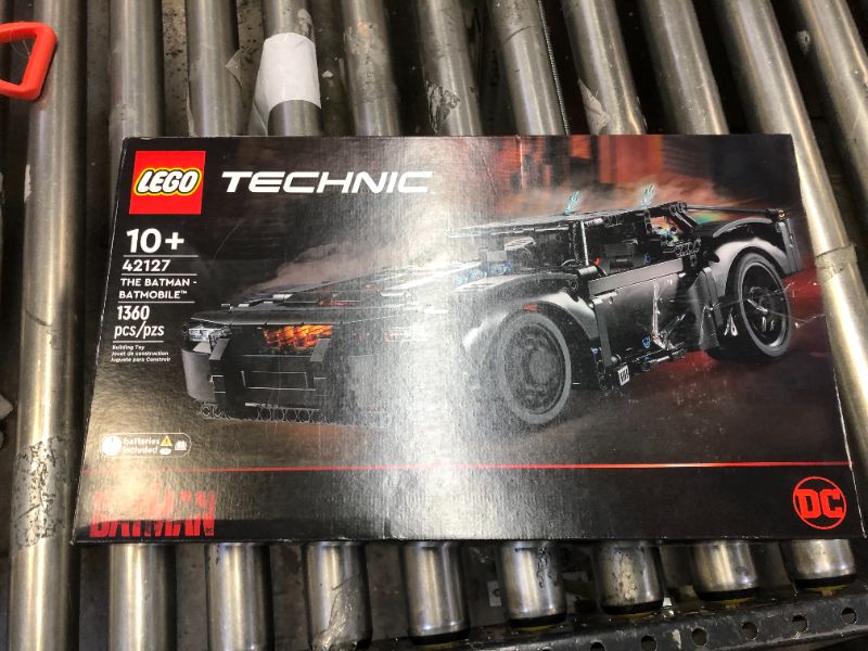 Photo 3 of LEGO Technic THE BATMAN - BATMOBILE 42127 Building Set