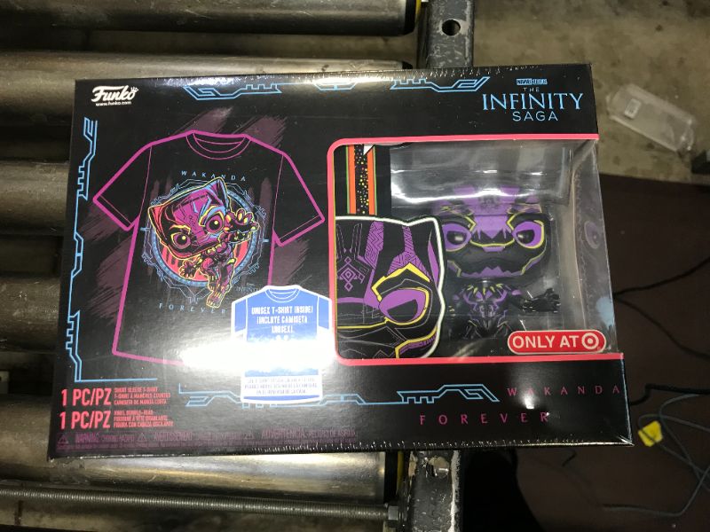 Photo 3 of Funko POP! Marvel: Collector's Box Blacklight - Black Panther POP & Tee
size xl 