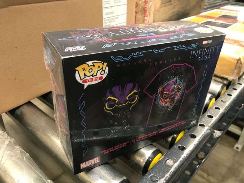 Photo 2 of Funko POP! Marvel: Collector's Box Blacklight - Black Panther POP & Tee
size xl 