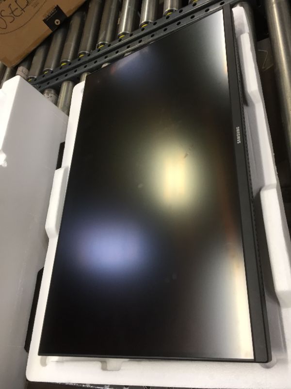 Photo 3 of SAMSUNG Odyssey G3 Series 27-Inch FHD 1080p Gaming Monitor, 144Hz, 1ms, 3-Sided Border-Less, VESA Compatible, Height Adjustable Stand, FreeSync Premium (LF27G35TFBNXZA) (SELL FOR PARTS)
