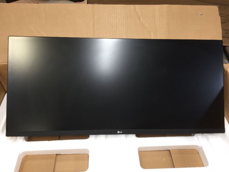 Photo 3 of LG 34WK650-W - 34" Class 21:9 UltraWide® Full HD IPS LED Monitor with HDR 10 (34" Diagonal)