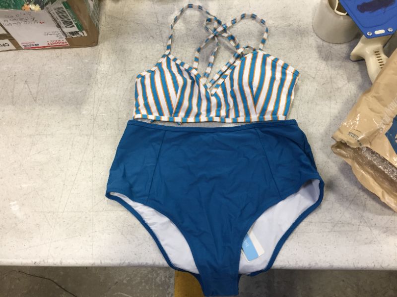 Photo 1 of Cupshe Women's 2 Piece Swimsuit (XL)