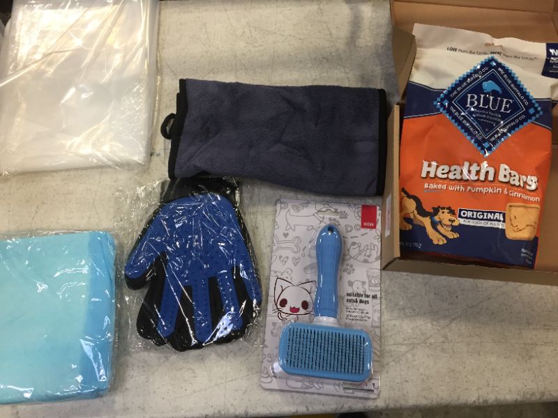 Photo 1 of Blue Buffalo Pumpkin & Cinnamon Health Bar Dog Treats - 16oz with dog grooming kit 
