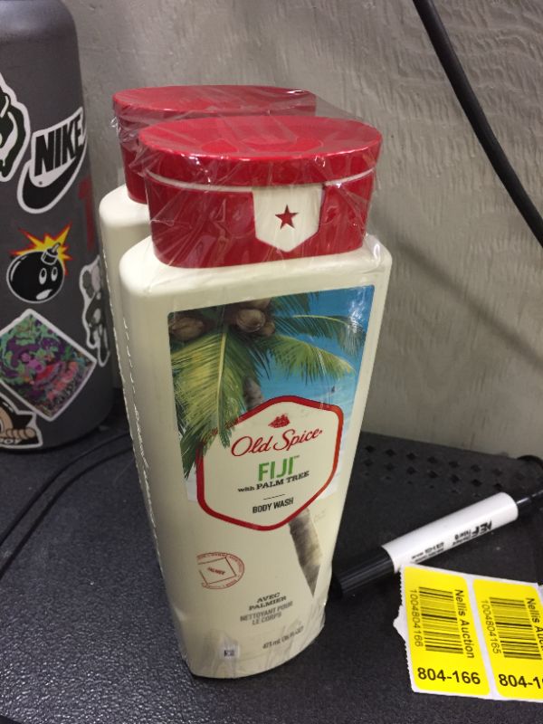 Photo 2 of 2PCK - Old Spice Body Wash for Men Fiji with Palm Tree Scent, 16 fl. Oz.
