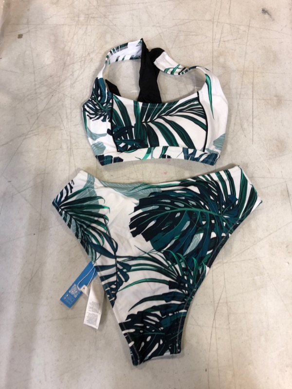 Photo 2 of CUPSHE Tropical Leafy Criss Cross Back Bikini. Small
