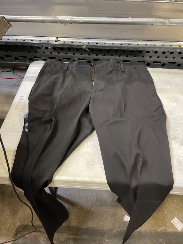 Photo 2 of Dockers Men's Easy Classic Fit Khaki Stretch Pants Size: 36x29
