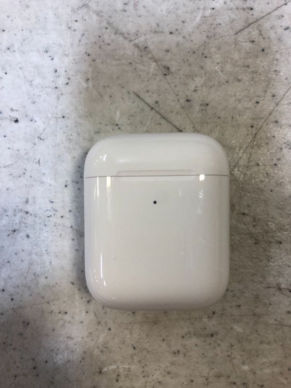 Photo 2 of Apple Wireless Charging Case for AirPods
